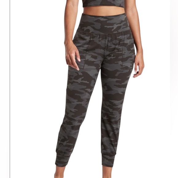 Athleta Gray Black Salutation Camo Jogger size XS Petite Style 627874 - Picture 1 of 10